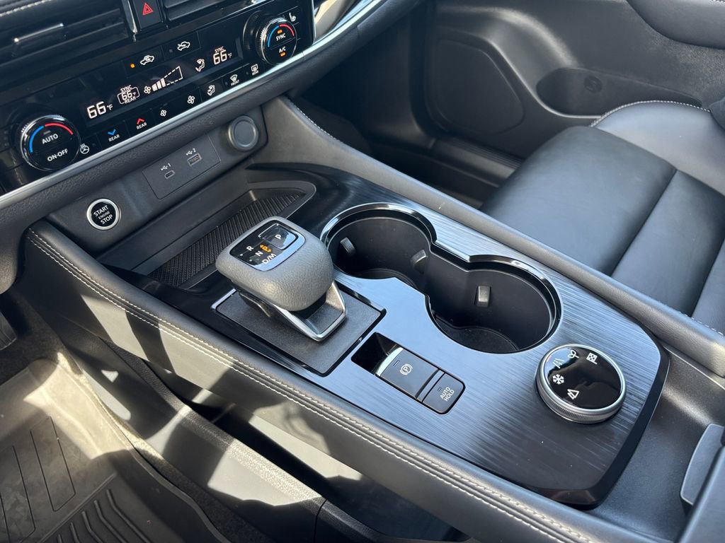 Used 2023 Nissan Rogue SL w/ SL Premium Package image 21