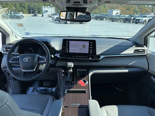 Used 2023 Toyota Sienna XLE image 15