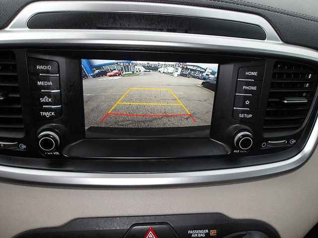 Used 2020 Kia Sorento LX AWD/4WD image 23