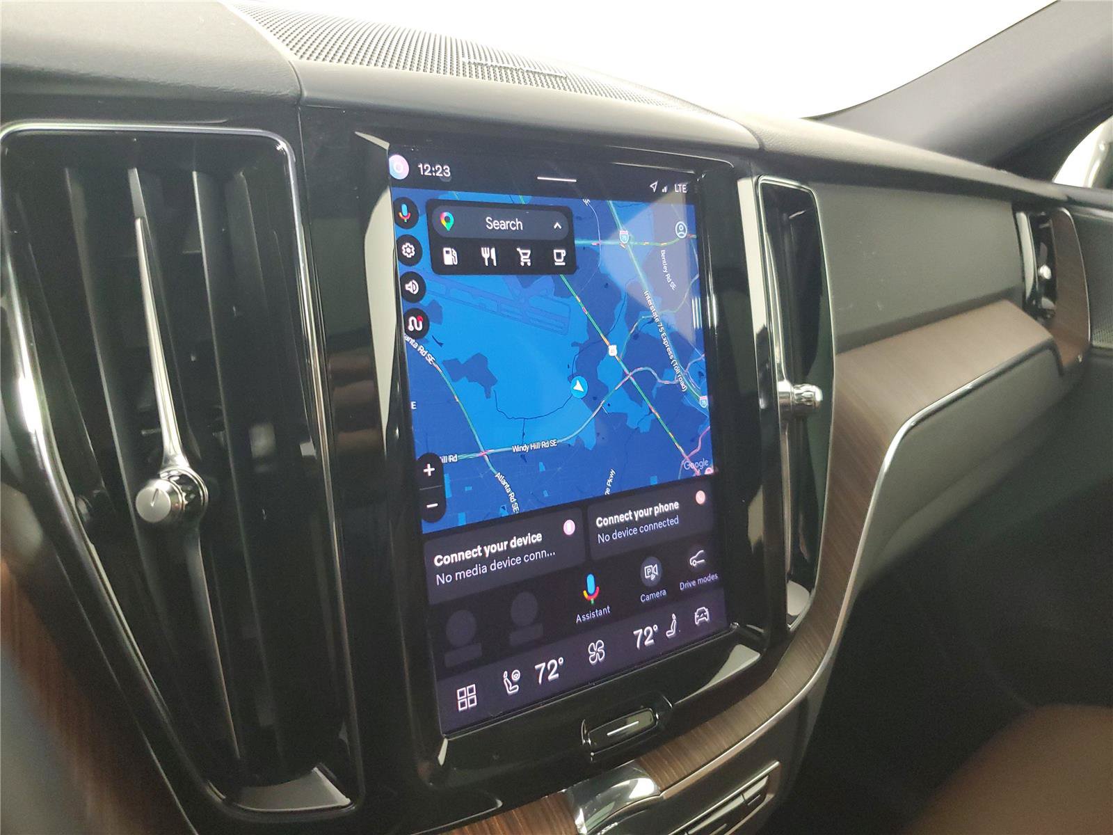 Certified 2023 Volvo XC60 B5 Plus w/ Climate Package FWD image 25
