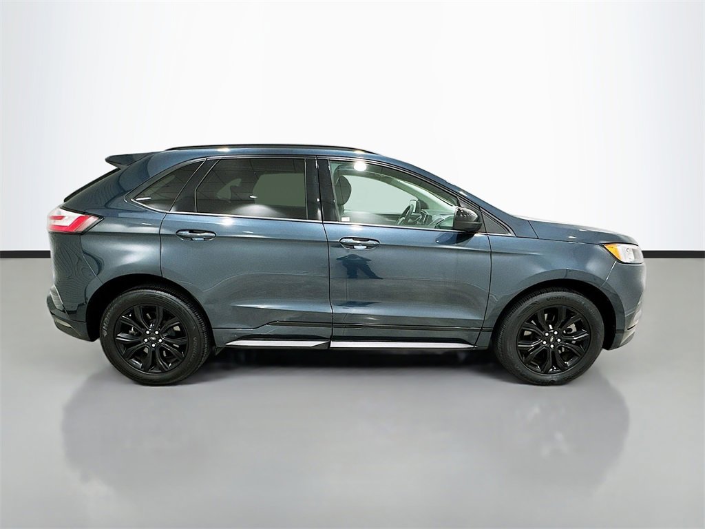 Used 2022 Ford Edge SE w/ Black Appearance Package image 8