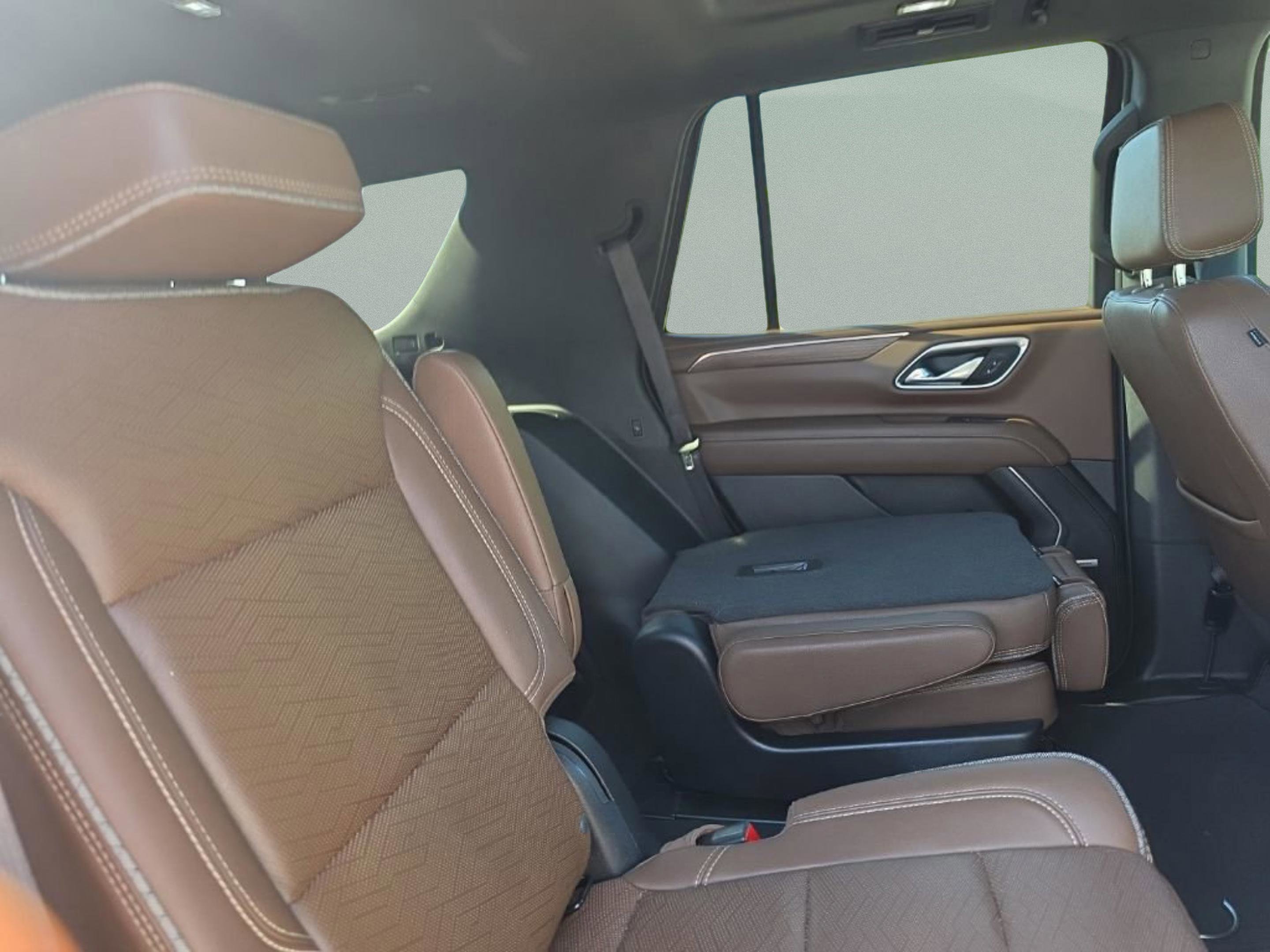 Used 2023 Chevrolet Tahoe High Country w/ Premium Package 2 AWD/4WD image 29