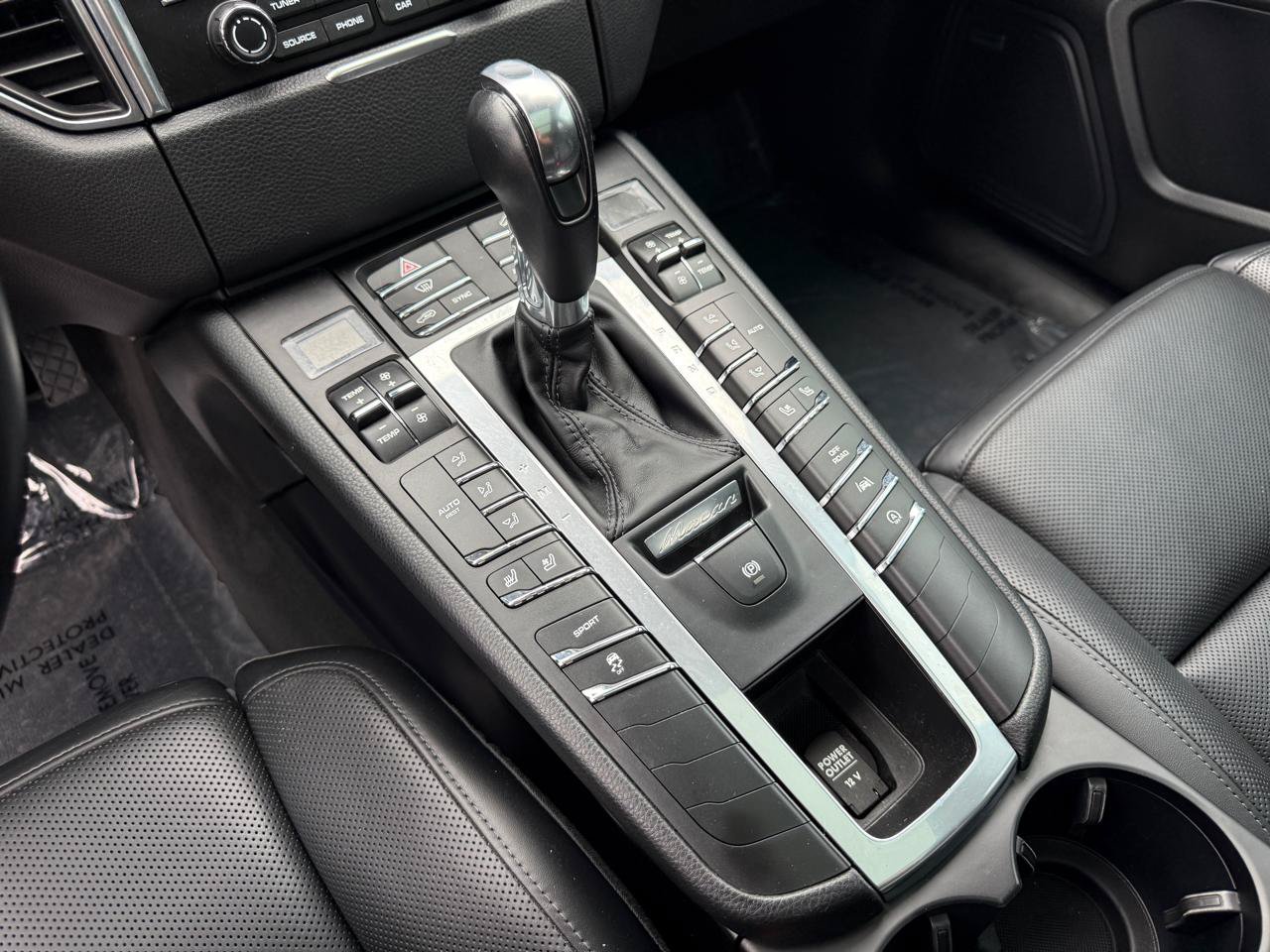Used 2018 Porsche Macan AWD/4WD image 22