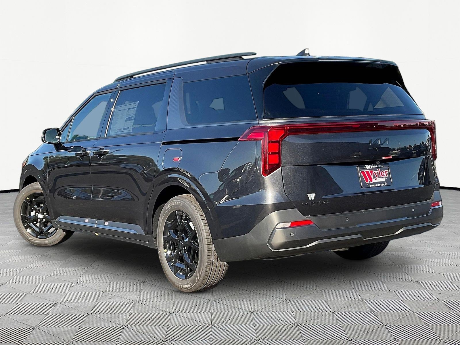 New 2027 Kia Carnival EX FWD image 4