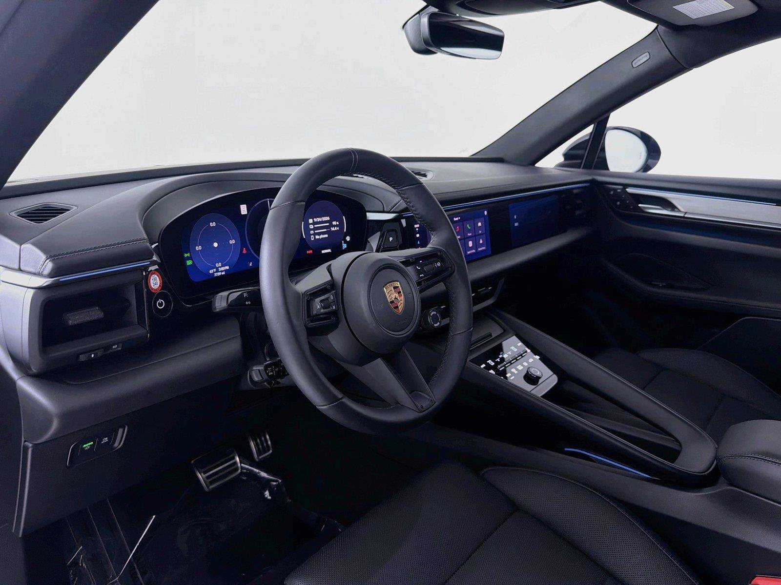 Certified 2025 Porsche Macan 4S Electric AWD/4WD image 4