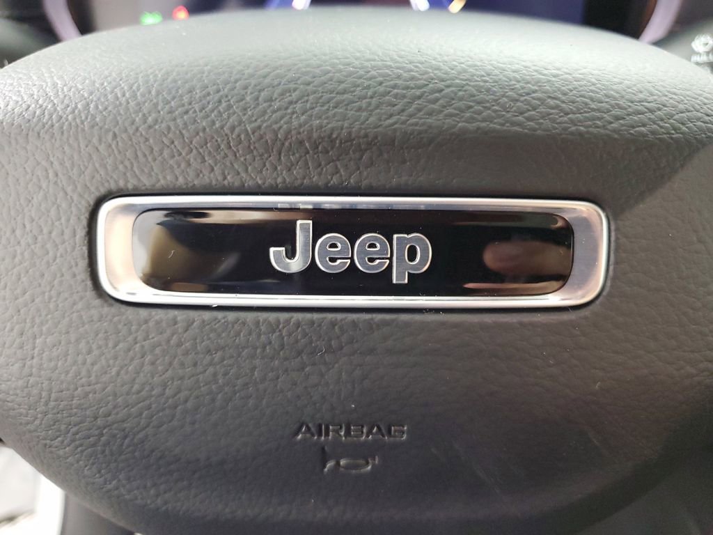 New 2025 Jeep Grand Cherokee Altitude image 25