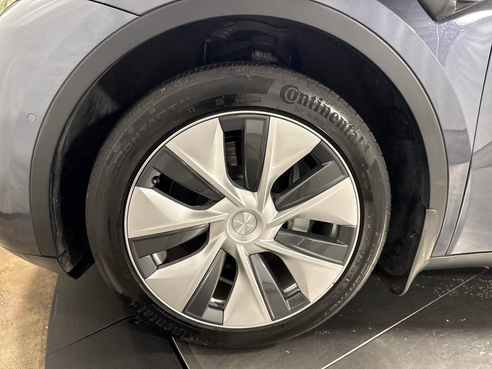 Used 2022 Tesla Model Y Long Range AWD/4WD image 2