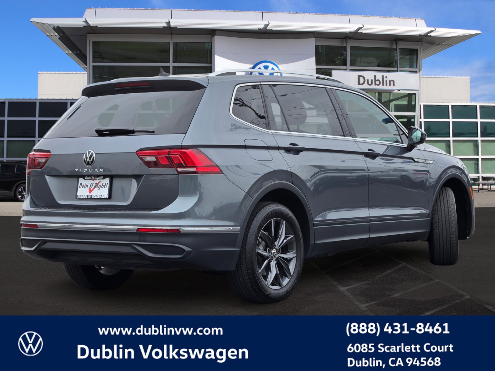 Certified 2023 Volkswagen Tiguan SE w/ Panoramic Sunroof Package FWD image 4