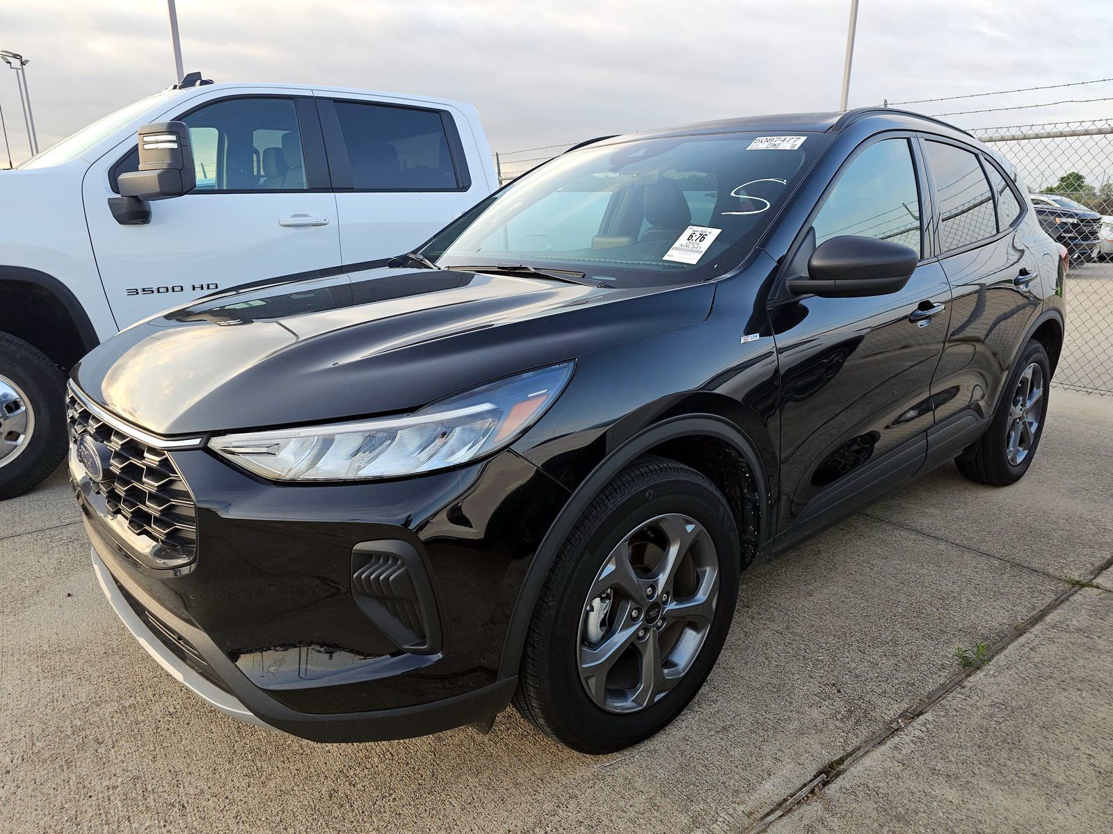 Used 2025 Ford Escape ST-Line image 1