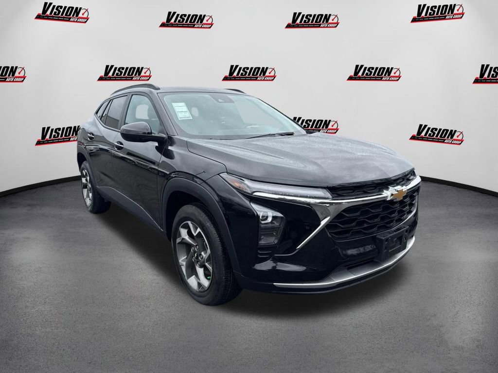 Used 2024 Chevrolet Trax LT image 3