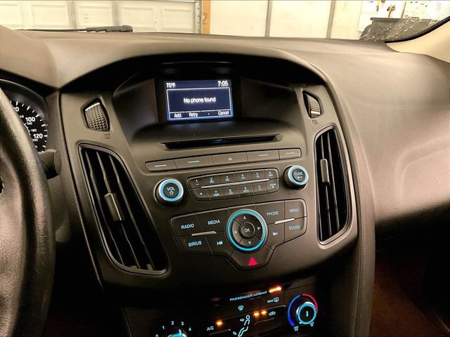 Used 2015 Ford Focus SE w/ SE Sport Package FWD image 7