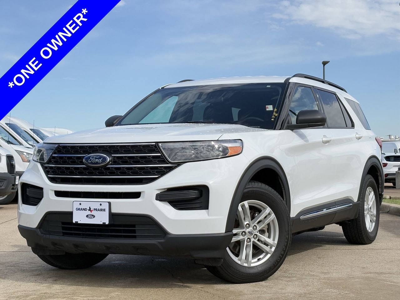 Used 2023 Ford Explorer XLT image 2