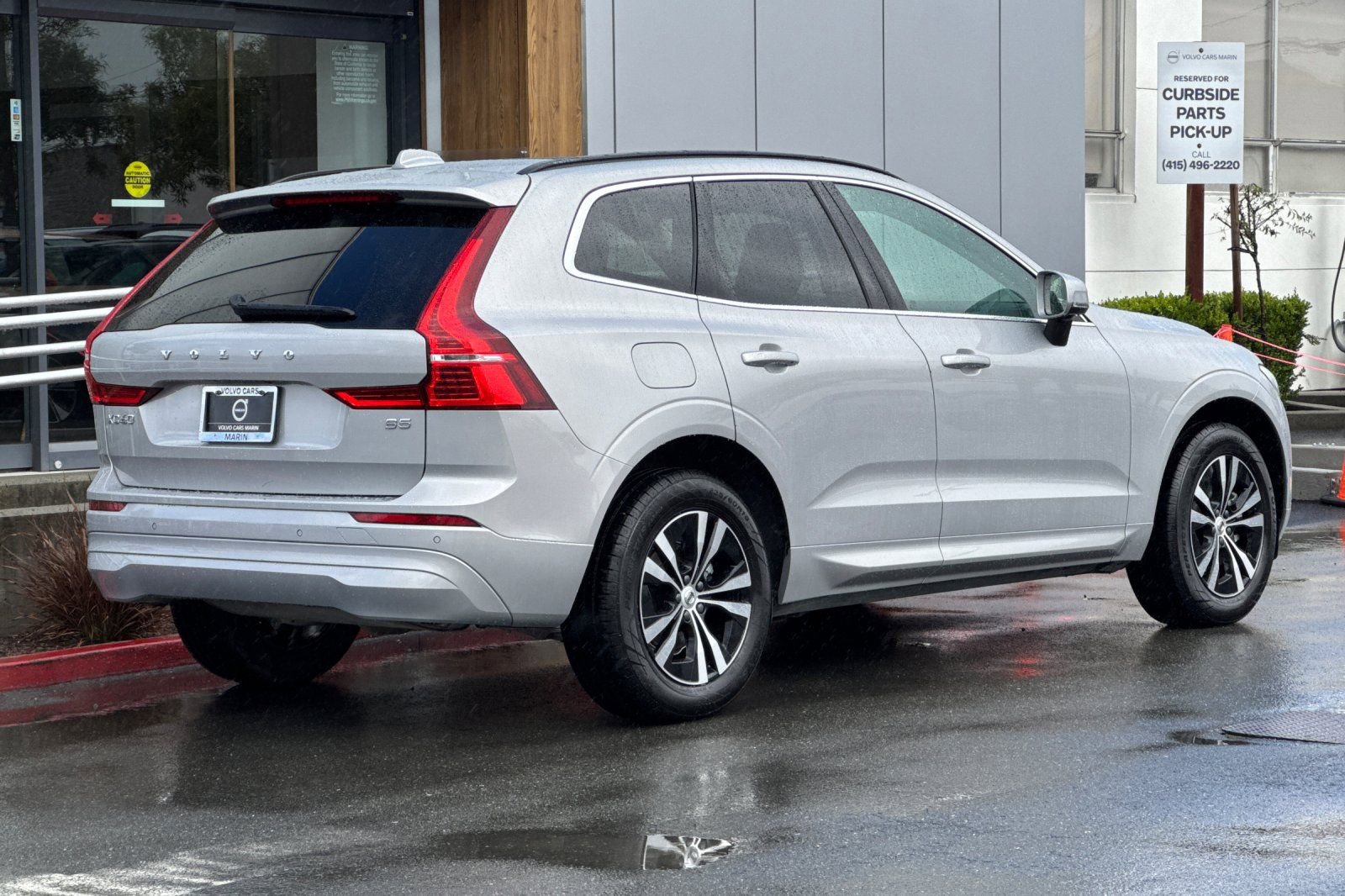 Used 2023 Volvo XC60 B5 Core FWD image 2