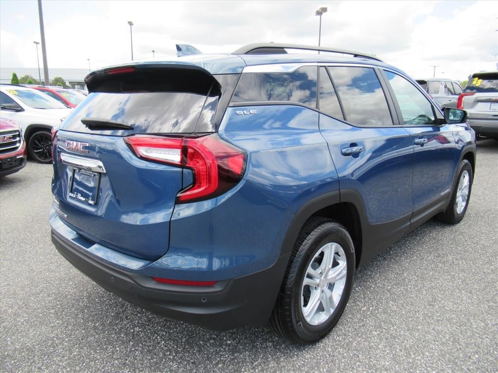 Used 2024 GMC Terrain SLE w/ Driver Convenience Package FWD image 7