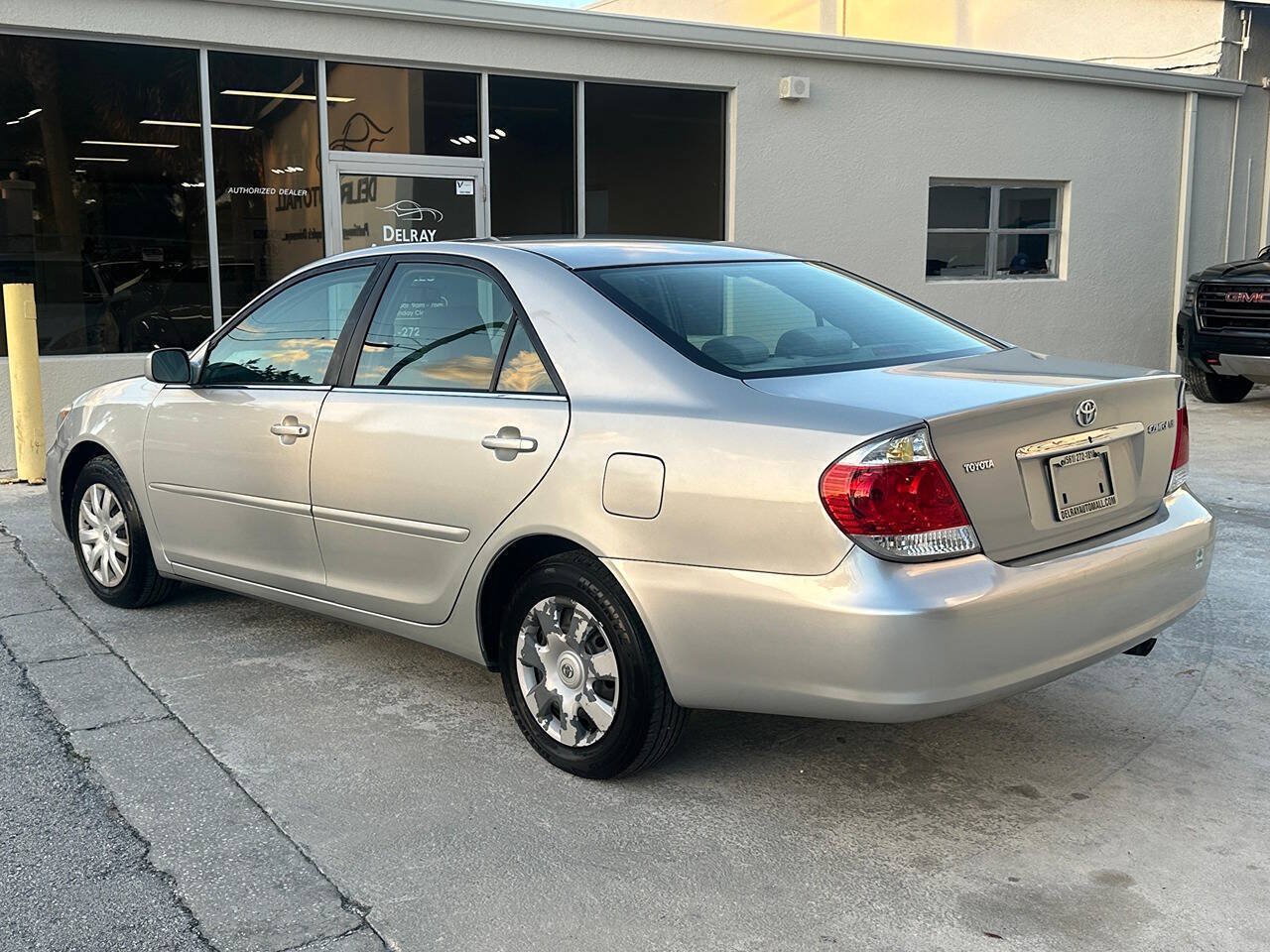 Used 2005 Toyota Camry LE FWD image 7