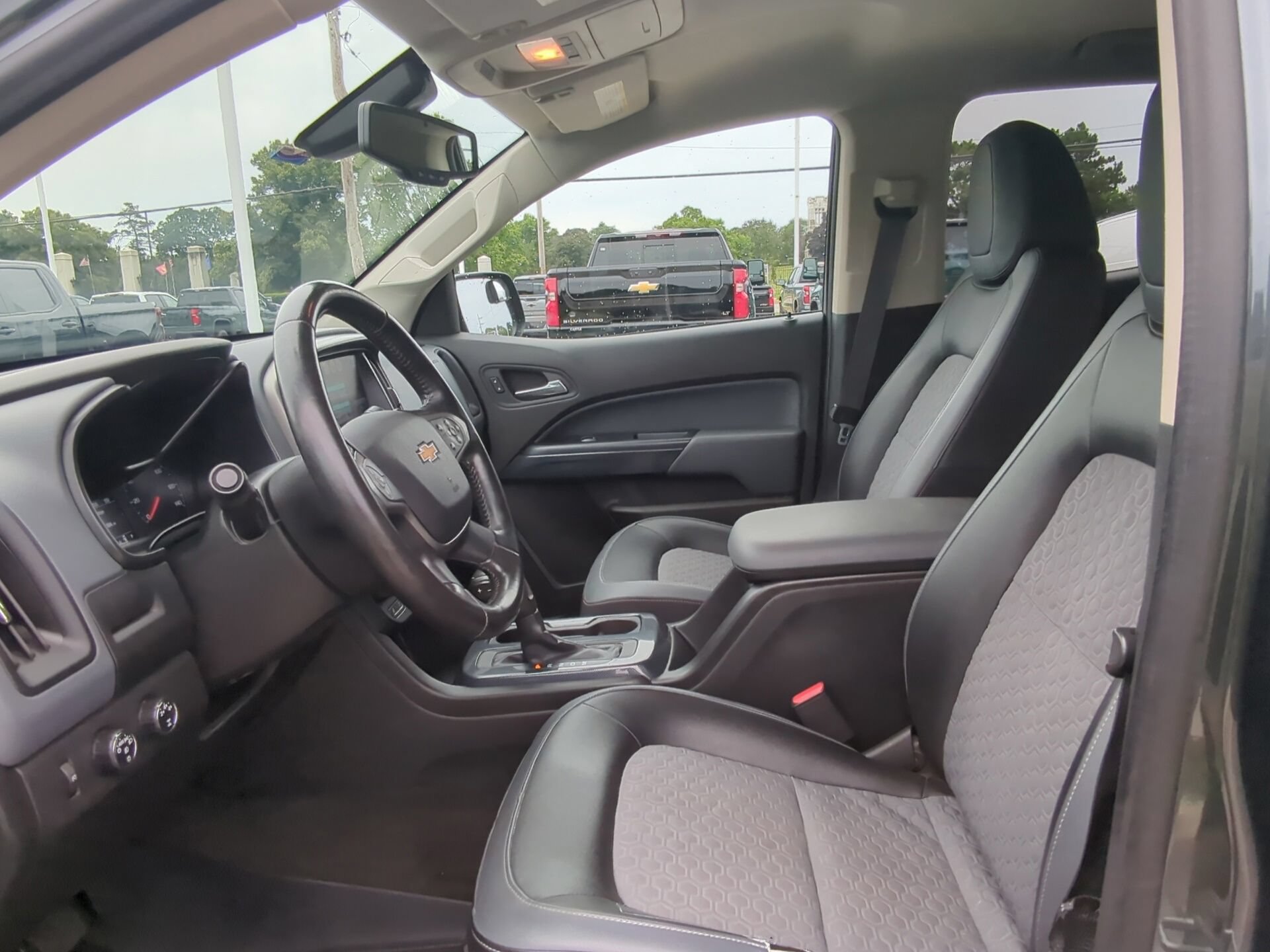 Used 2015 Chevrolet Colorado Z71 AWD/4WD image 16