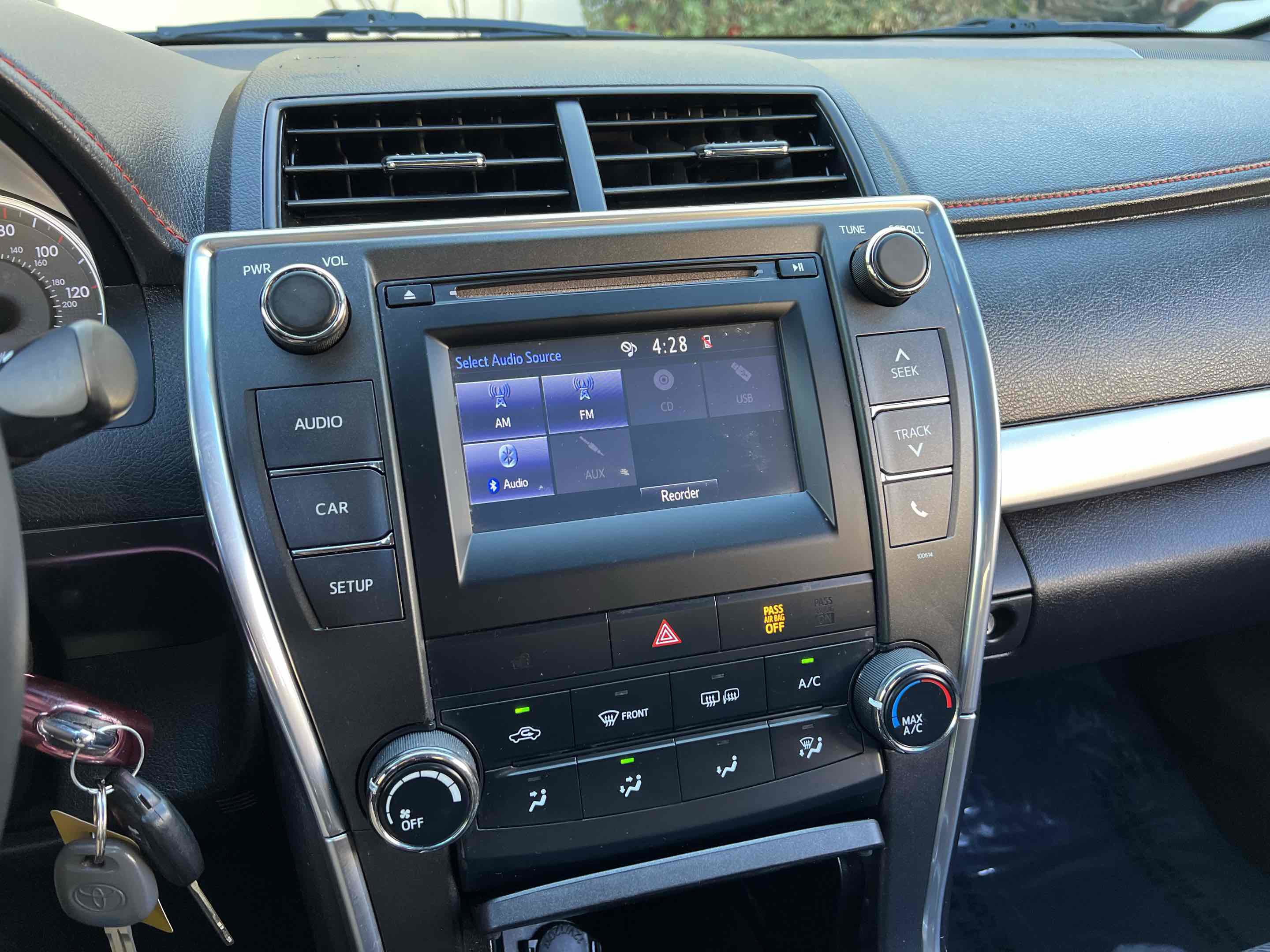 Used 2017 Toyota Camry SE w/ Moonroof Package FWD image 8