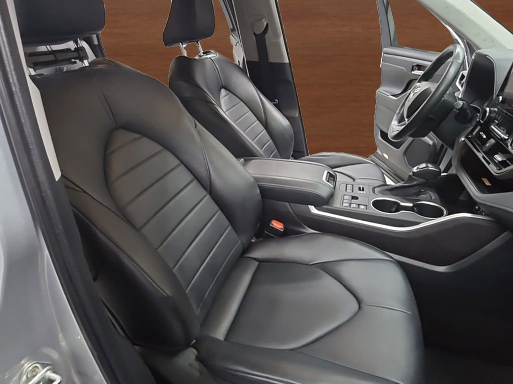 Used 2023 Toyota Highlander Limited image 29