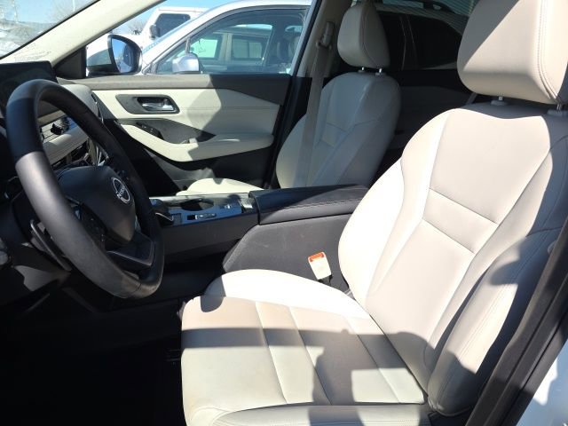 Used 2025 Nissan Rogue SL w/ Tech Package image 5