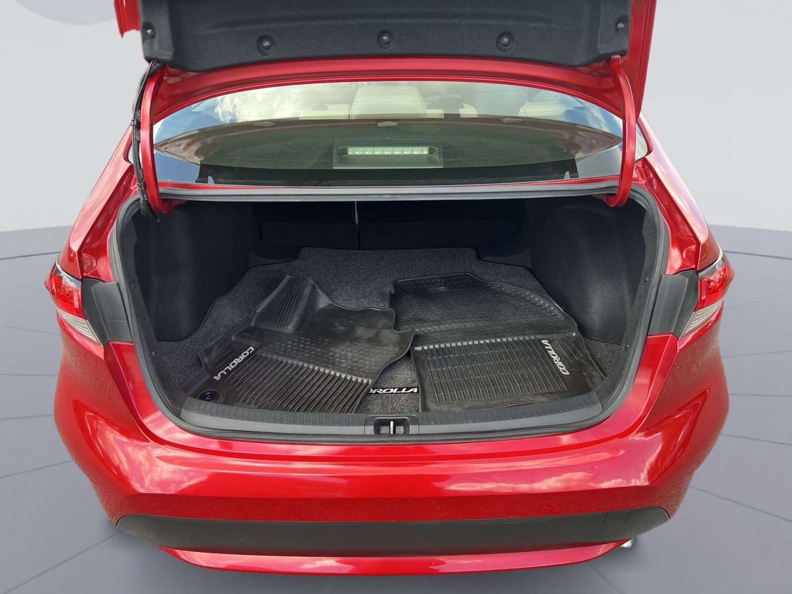 Used 2020 Toyota Corolla LE w/ Carpet Mat Package (TMS) FWD image 31