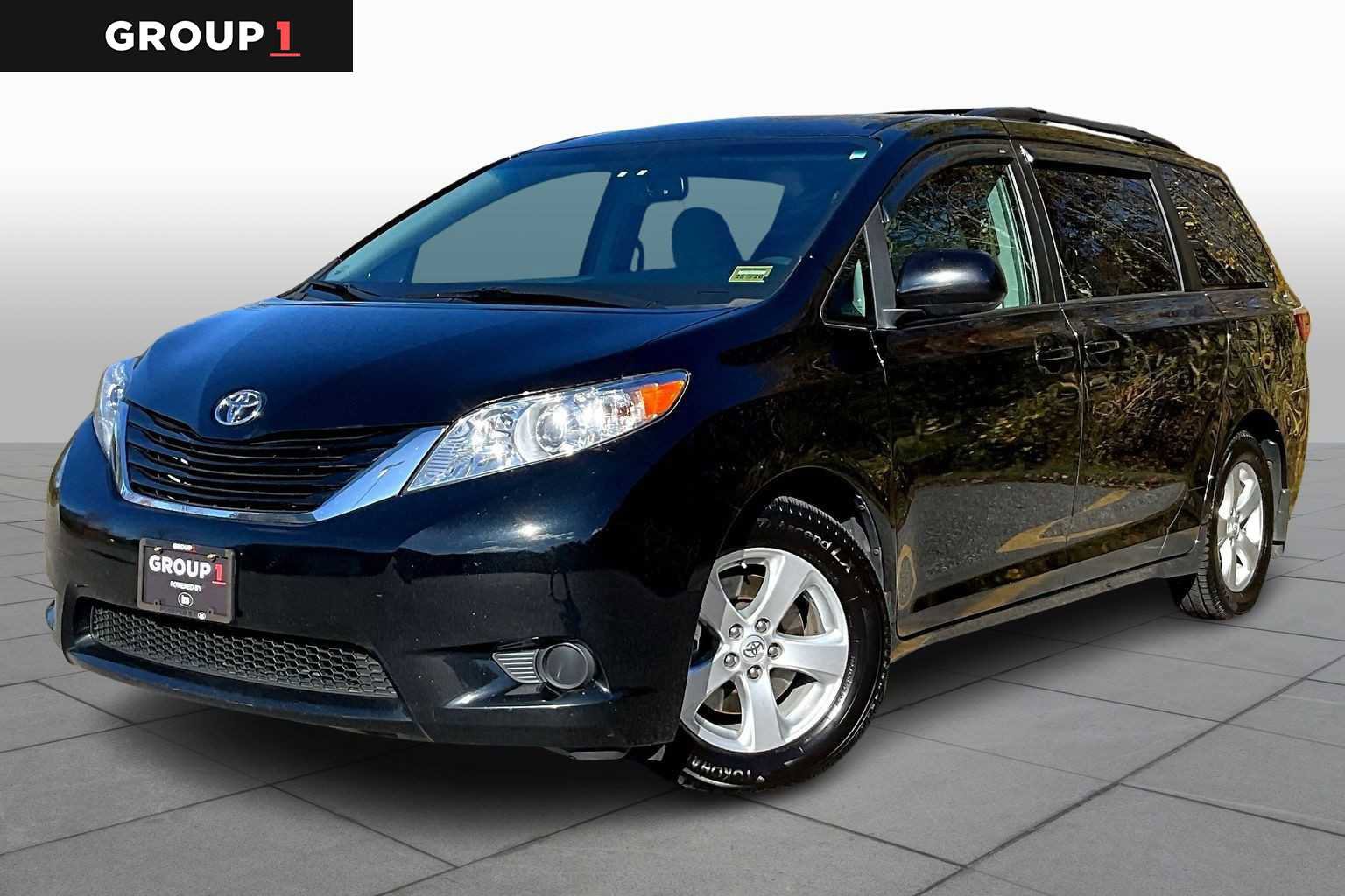 Certified 2017 Toyota Sienna LE image 1