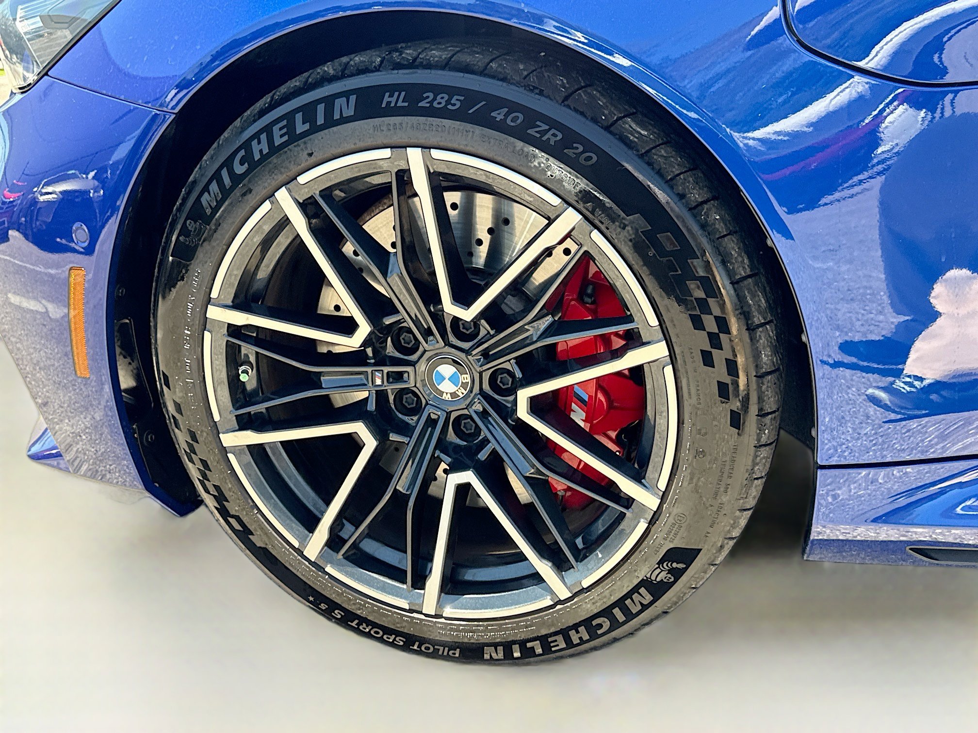 Used 2025 BMW M5 w/ Executive Package image 42