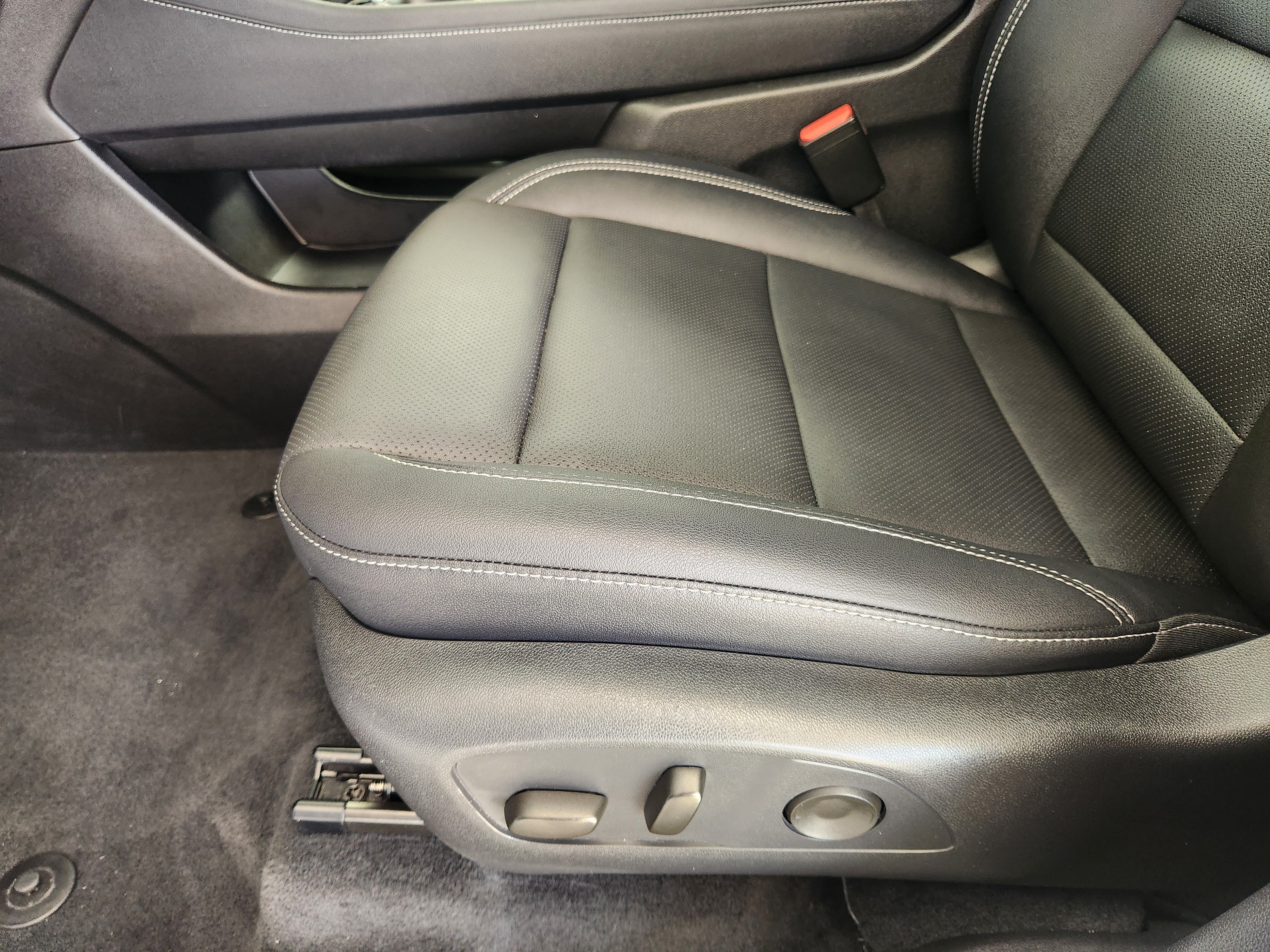 Certified 2025 Chevrolet Traverse LT FWD image 23