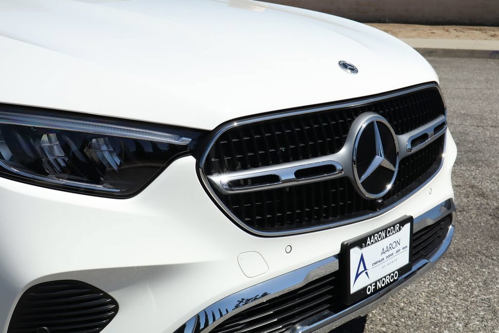 Used 2025 Mercedes-Benz GLC 350e 4MATIC image 9