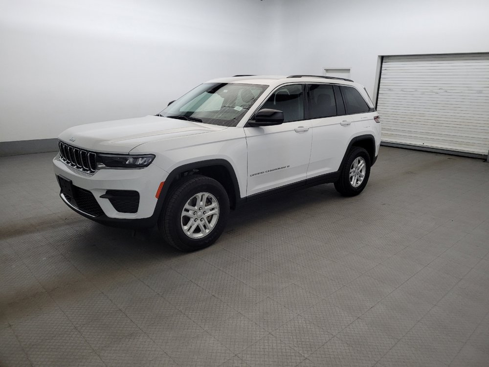 Used 2023 Jeep Grand Cherokee Laredo w/ Luxury Tech Group I AWD/4WD image 2