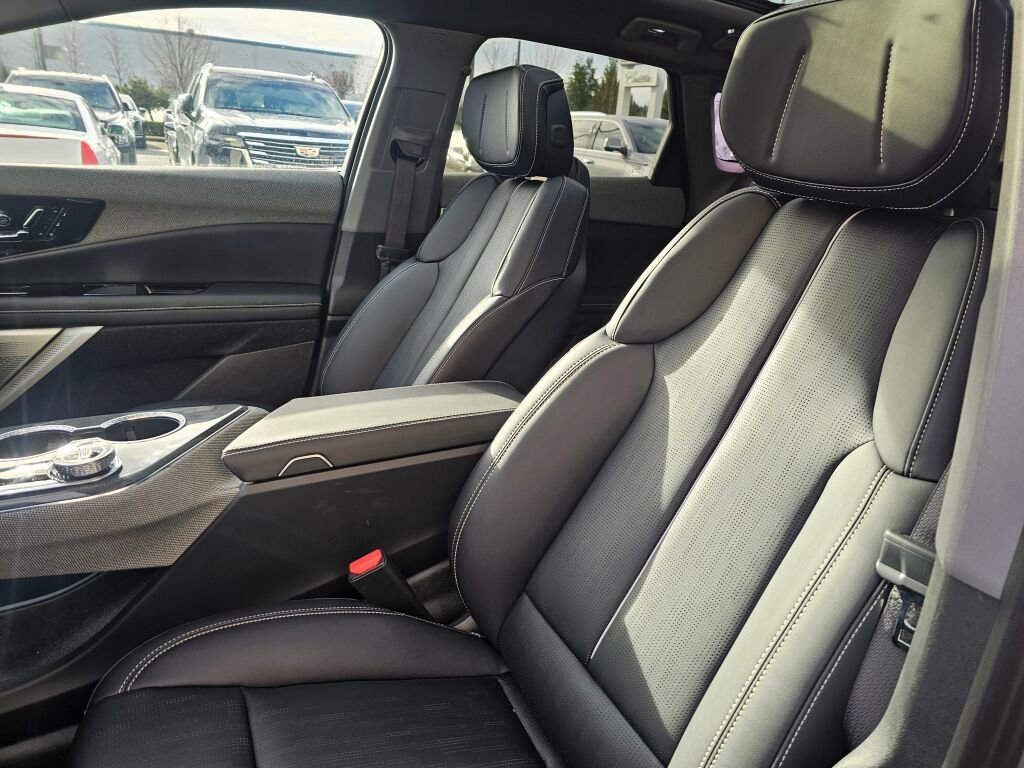 New 2026 Cadillac Optiq Luxury 2 image 25