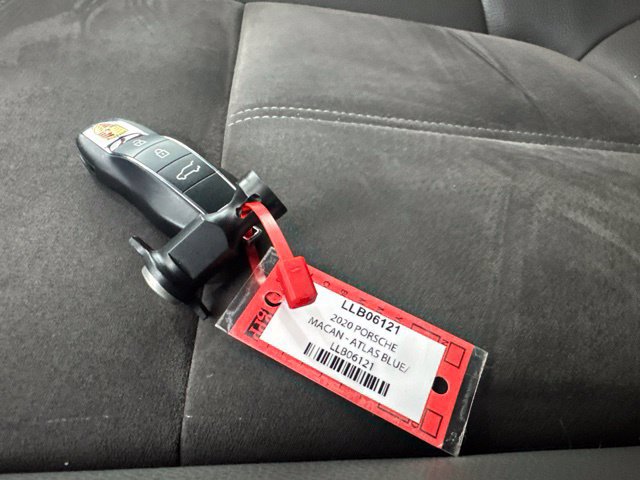 Used 2020 Porsche Macan AWD/4WD image 32
