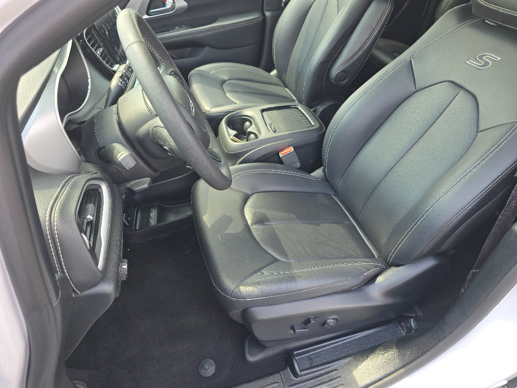 Used 2024 Chrysler Pacifica Limited FWD image 20