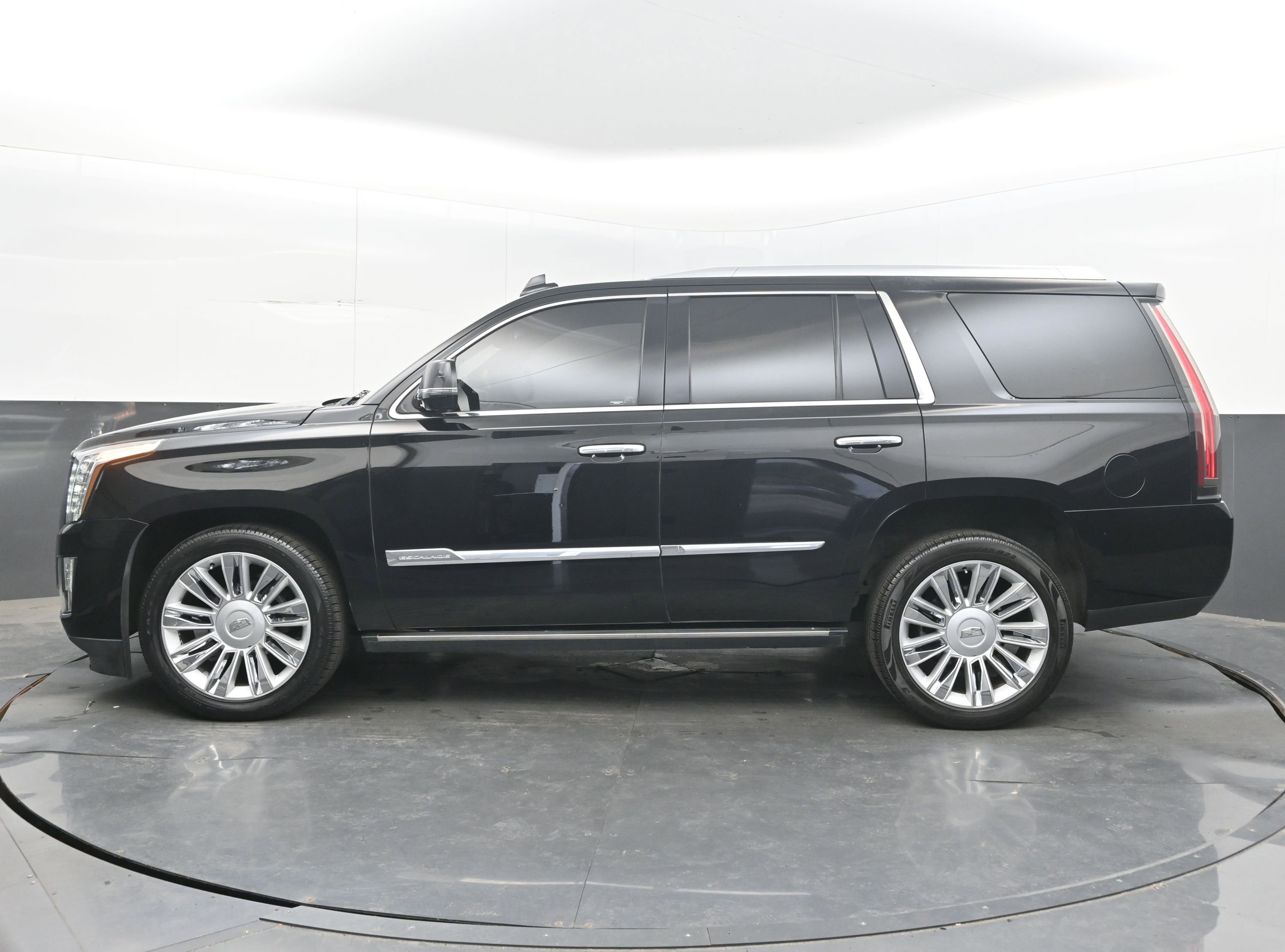 Used 2016 Cadillac Escalade Platinum AWD/4WD image 7