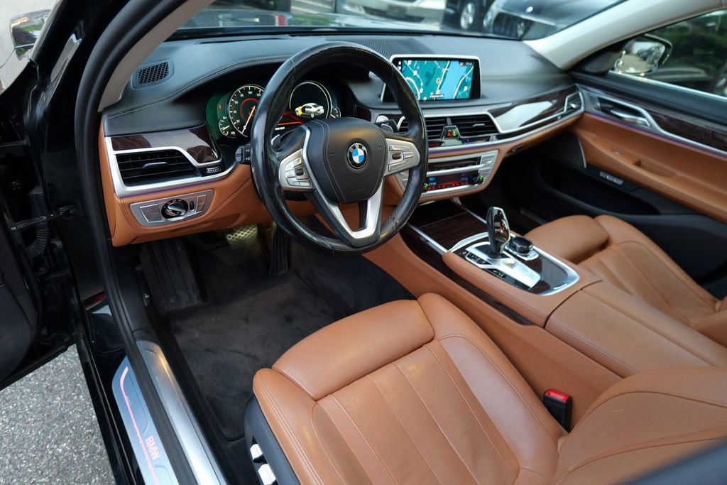 Used 2018 BMW 740i xDrive AWD/4WD image 19