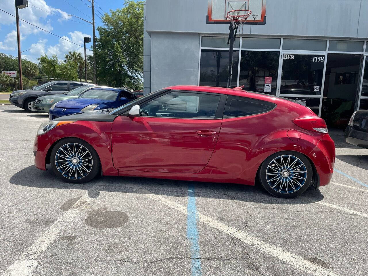 Used 2013 Hyundai Veloster FWD image 9