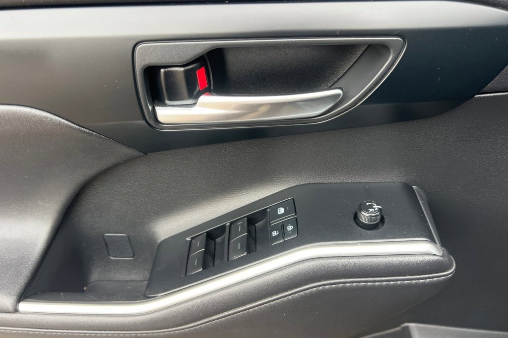 Used 2020 Toyota Highlander XLE image 8