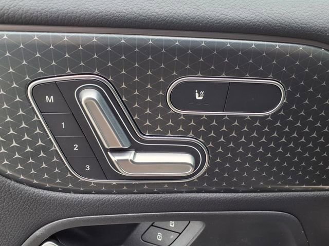 Used 2024 Mercedes-Benz GLB 250 4MATIC image 14