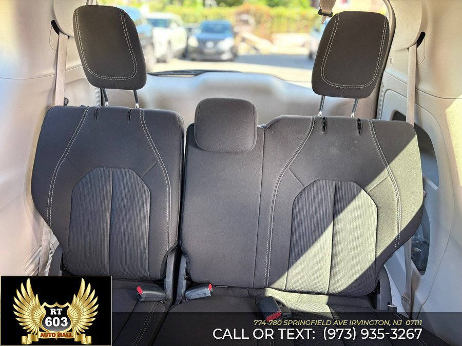 Used 2023 Chrysler Voyager LX FWD image 11