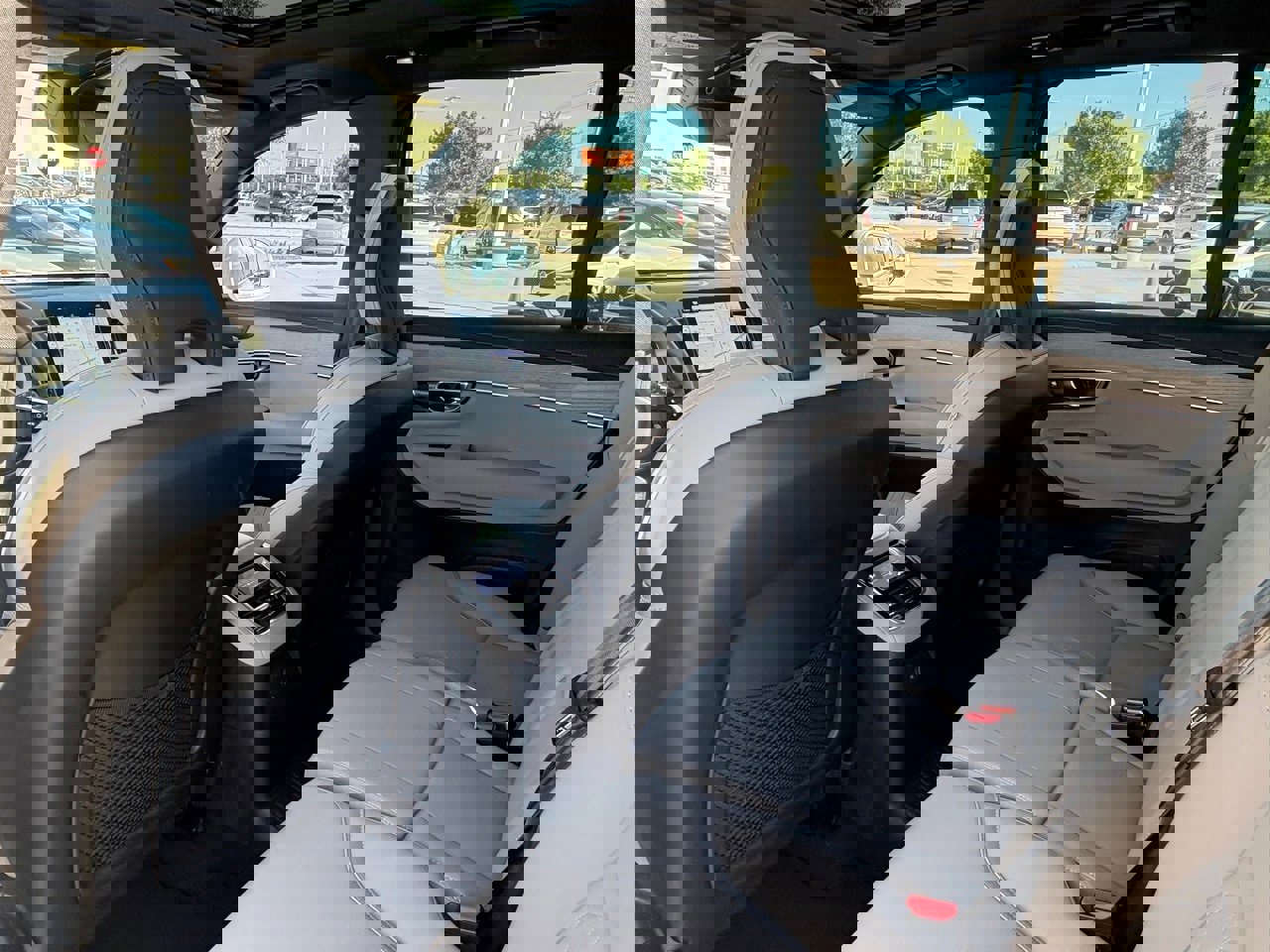 New 2025 Volvo XC90 T8 Plus w/ Protection Package Premier image 22