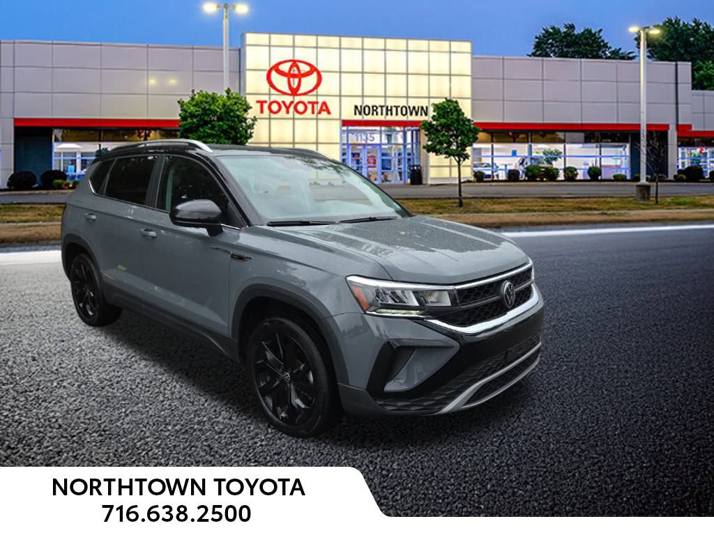 Used 2023 Volkswagen Taos SE w/ Panoramic Sunroof Package