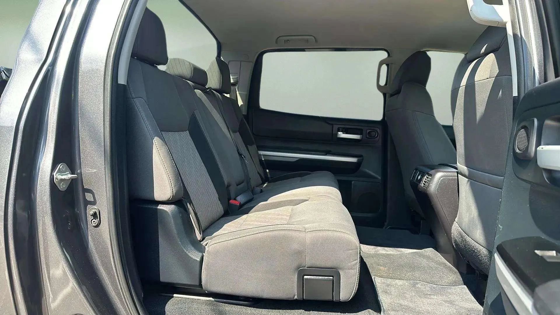 Used 2015 Toyota Tundra SR5 image 25