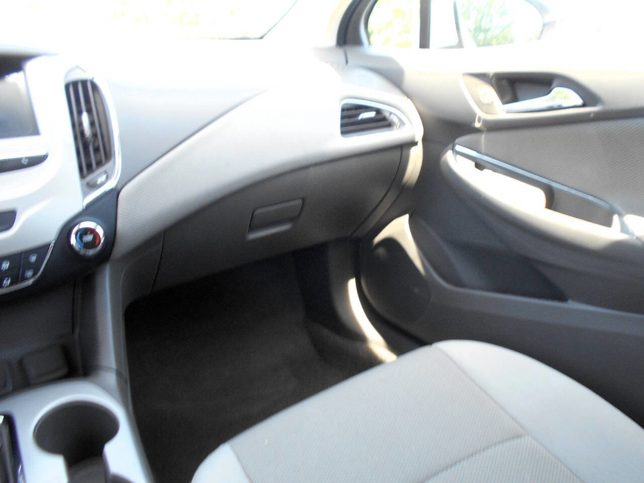 Used 2018 Chevrolet Cruze LS FWD image 13