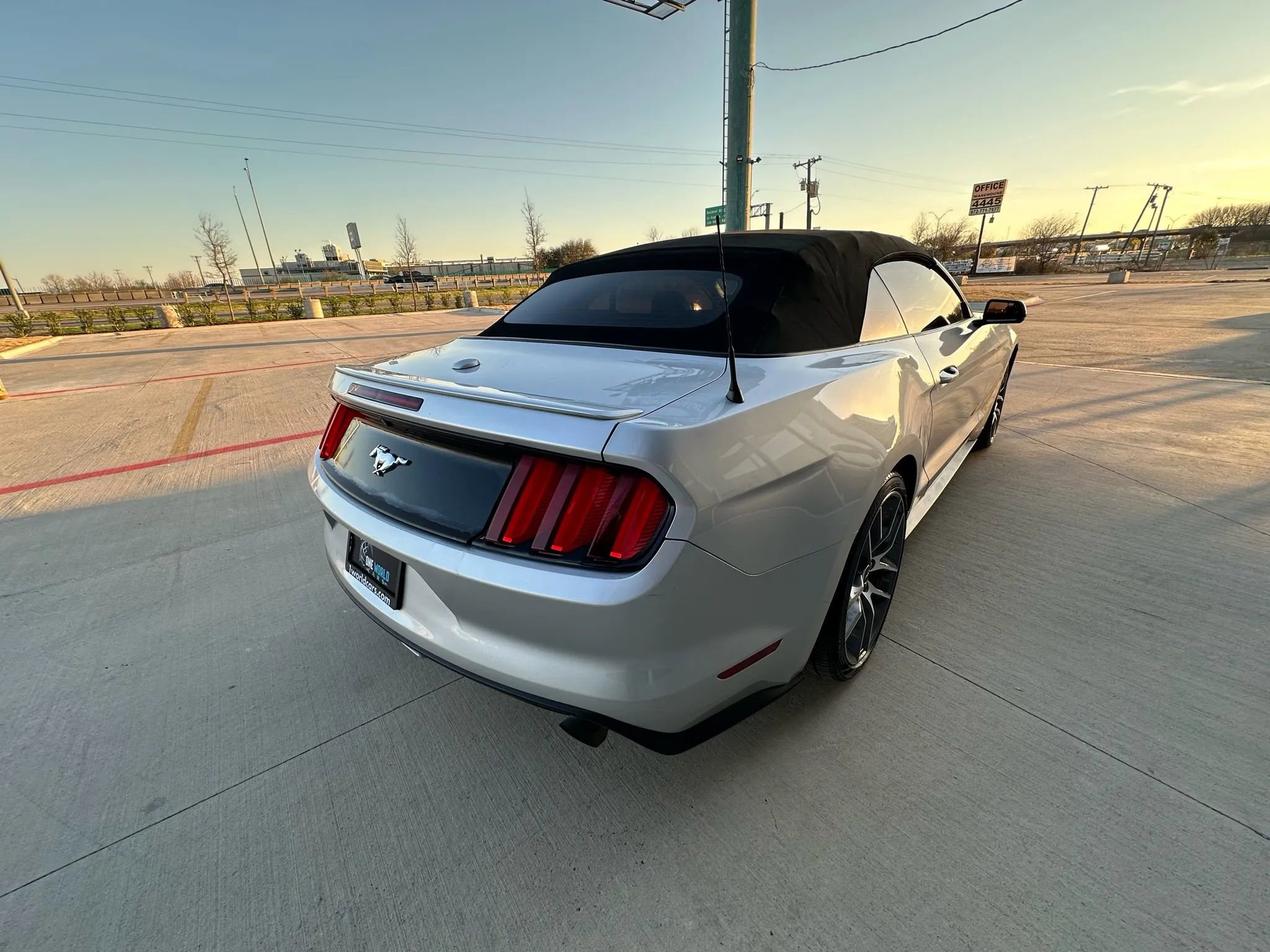 Used 2016 Ford Mustang Premium image 5