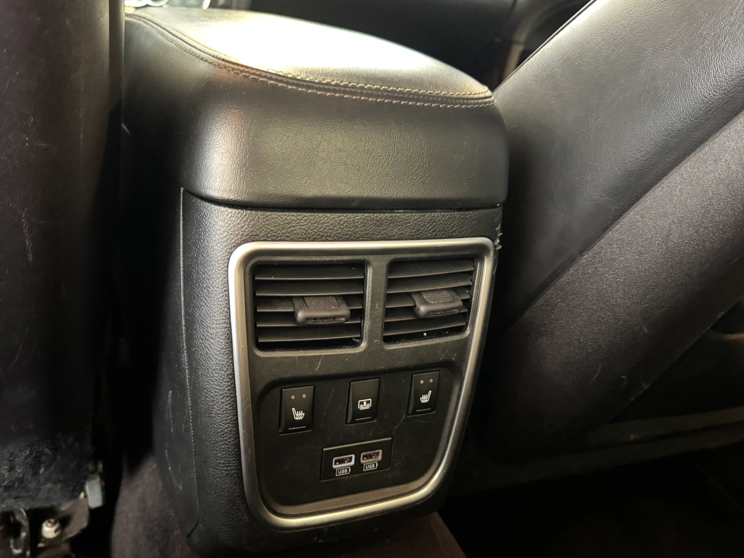 Used 2016 Chrysler 300 C AWD/4WD image 24