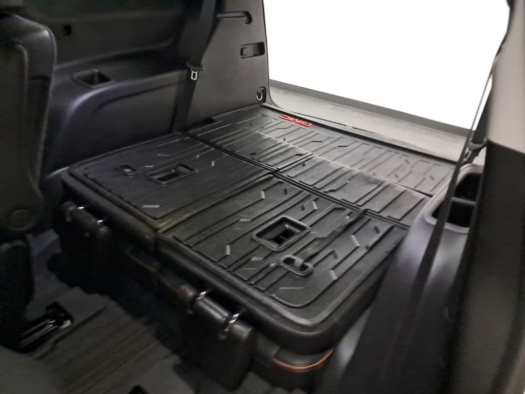 Used 2022 GMC Acadia AT4 w/ Technology Package image 23