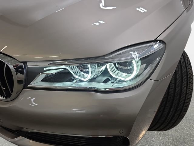 Used 2019 BMW 750i xDrive w/ Cold Weather Package AWD/4WD image 28