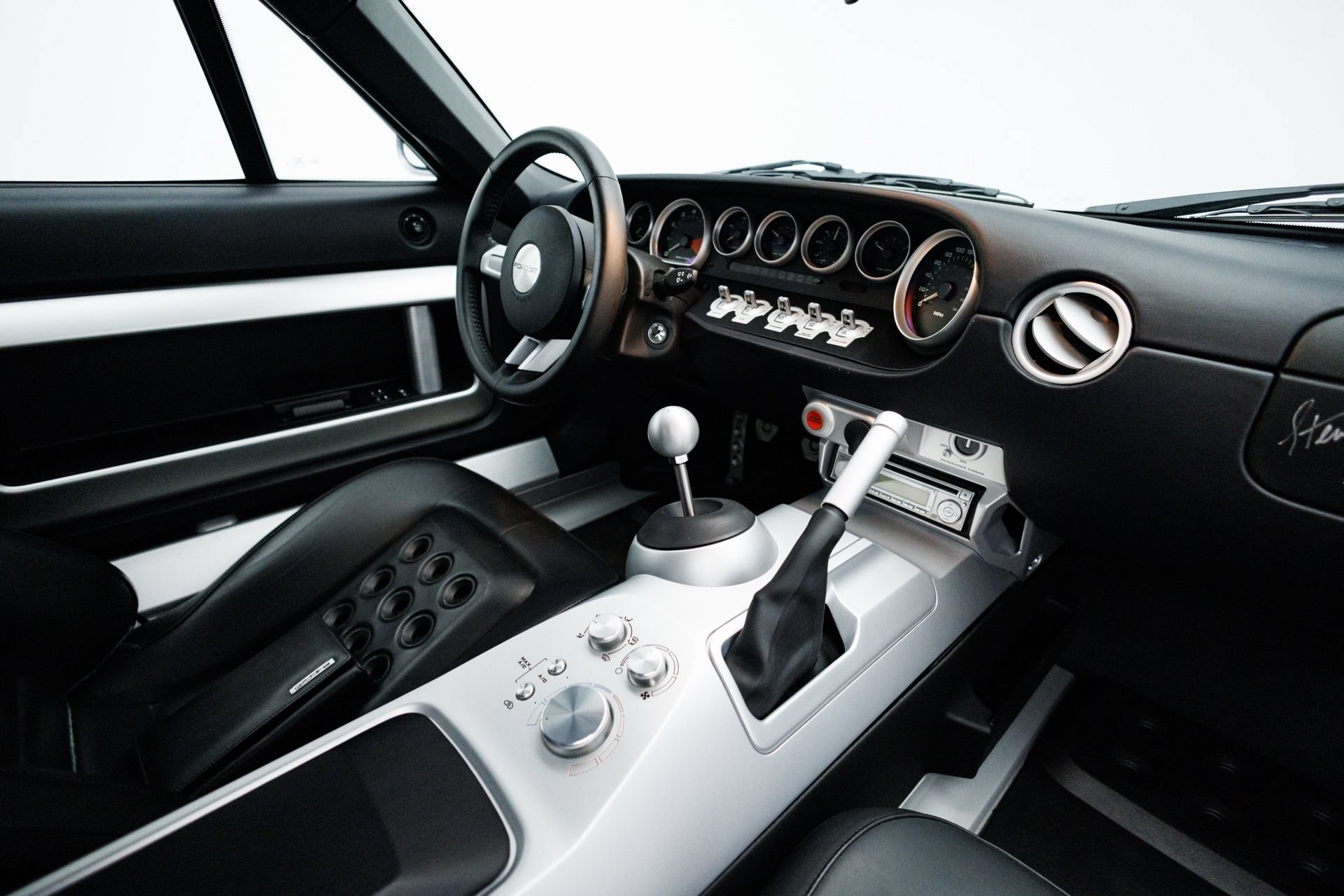 Used 2006 Ford GT RWD image 28