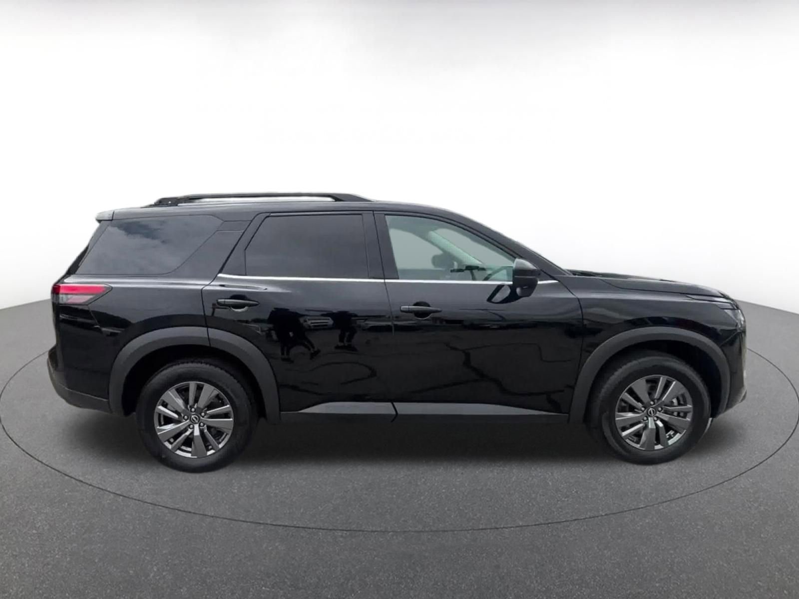 Used 2025 Nissan Pathfinder SV AWD/4WD image 16