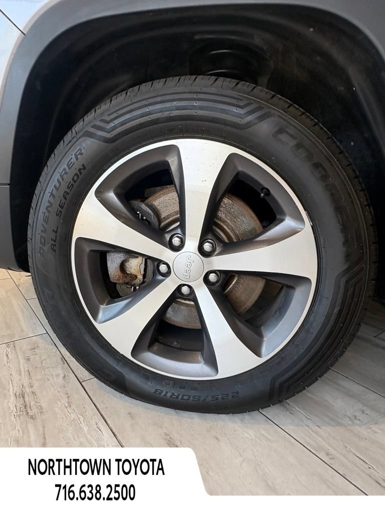 Used 2020 Jeep Cherokee Limited AWD/4WD image 11