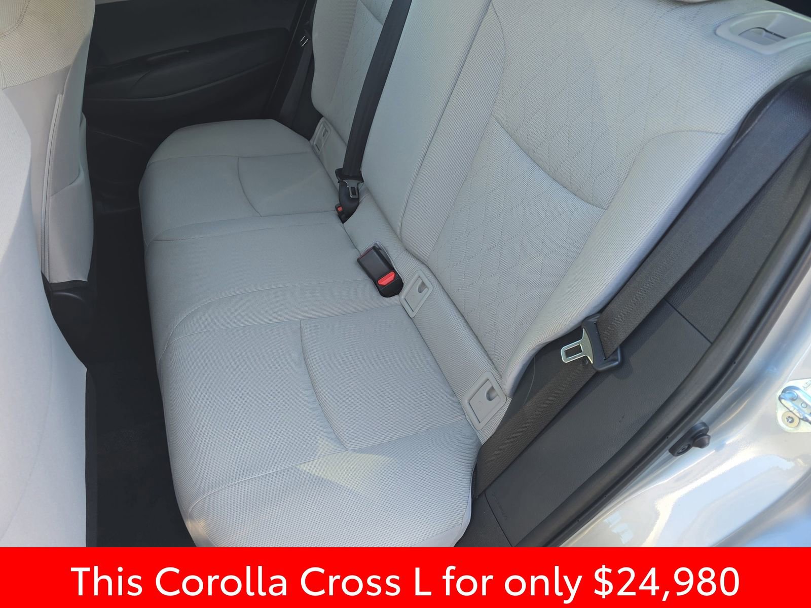 Used 2024 Toyota Corolla Cross L image 19